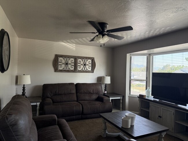 Foto del edificio - Great West Jordan 4 Bedroom 2 Bath Home!