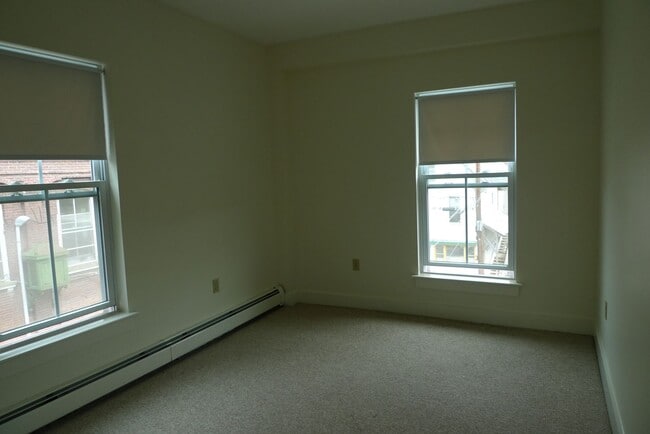 Building Photo - 9 State St