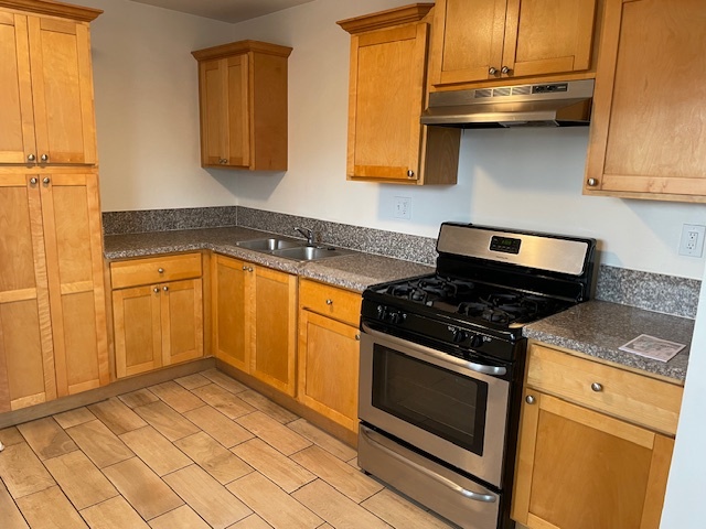 newer kitchen - 2611 Mathews Ave