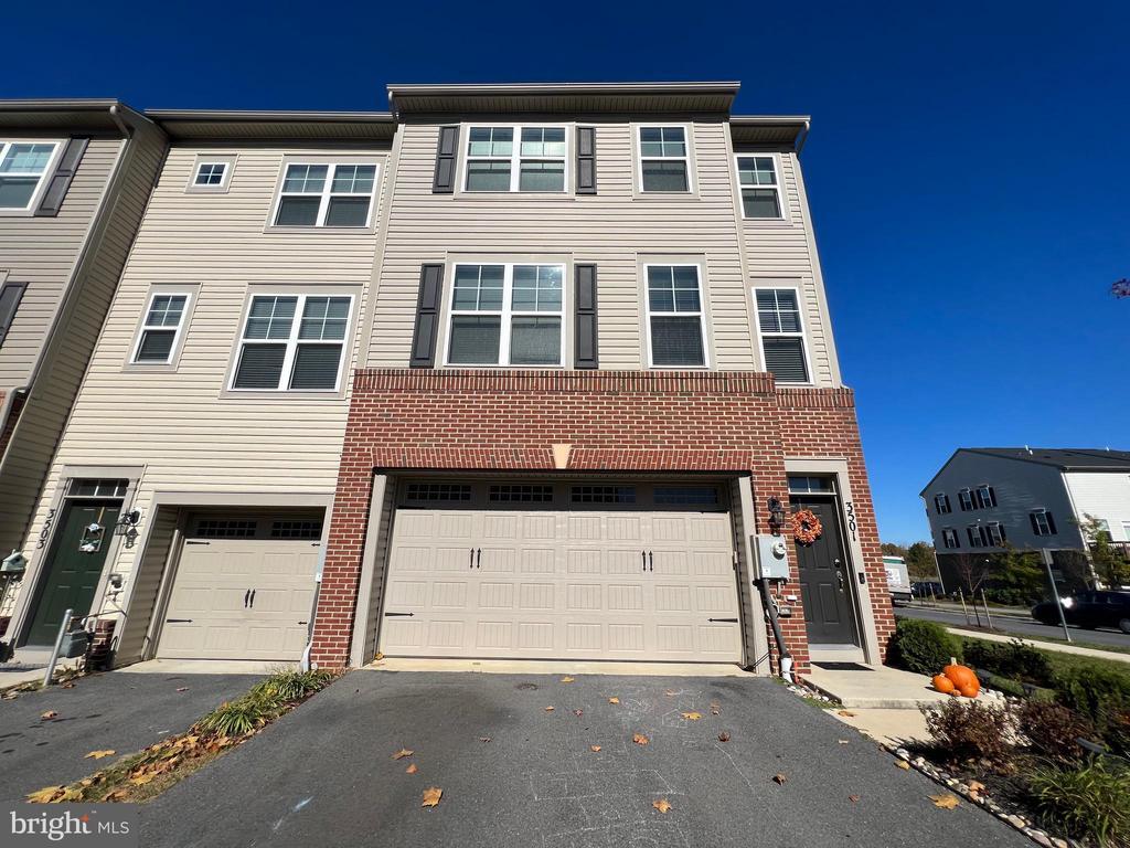 Foto principal - 3501 Landing Way