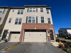 Building Photo - 3501 Landing Way