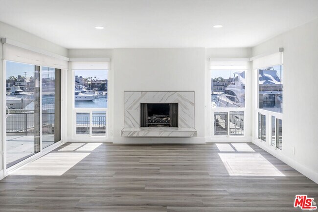 Building Photo - 919 Bayside Dr