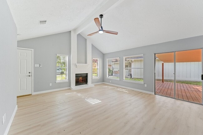 Foto del edificio - 9323 Goodmeadow Dr