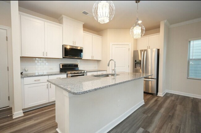 Foto del edificio - !!! COMING SOON!!! Updated 3BR 3BA Home w/ Private Yard • Stainless Kitchen • Loft in Huntersville