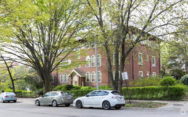 Building Photo - 853 W University Pky