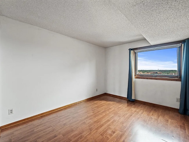 Building Photo - 66 9th St E