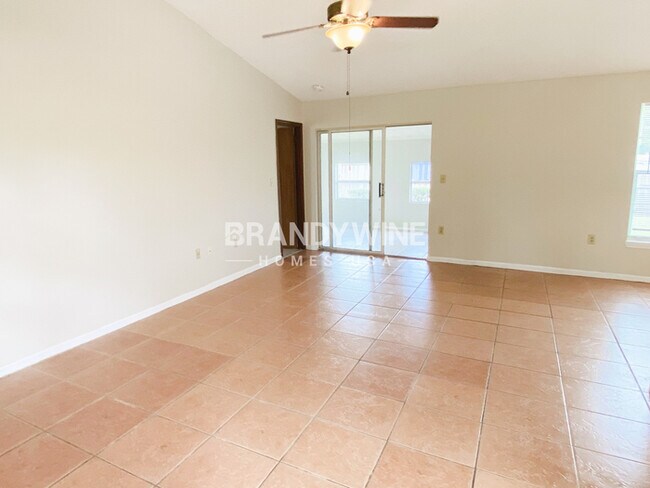 Foto del edificio - 4965 Reginald Rd