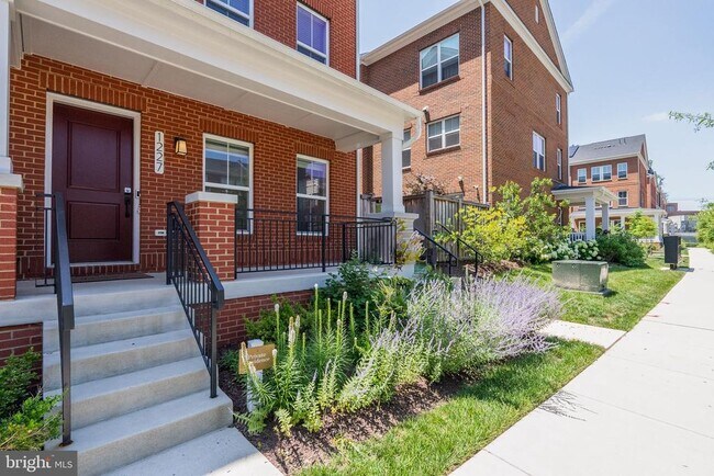 Foto del edificio - 1227 Wynton Pl NE