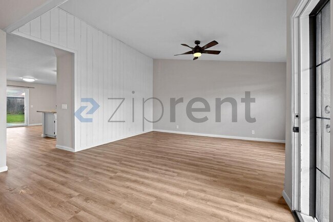 Building Photo - Unit