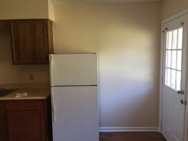 Building Photo - 2430 Riviera Dr