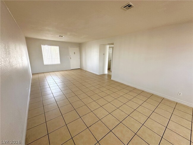 Building Photo - 4744 W Sand Creek Ave