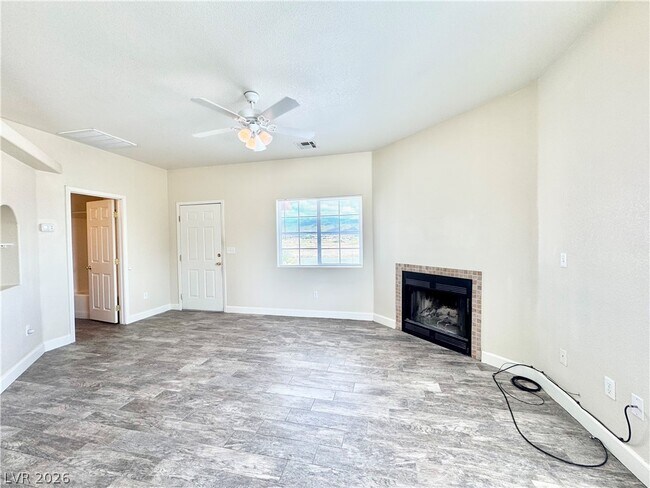 Building Photo - 1180 Zelzah Ave