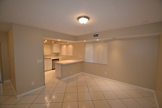 Building Photo - 1130 SE 6th Ct