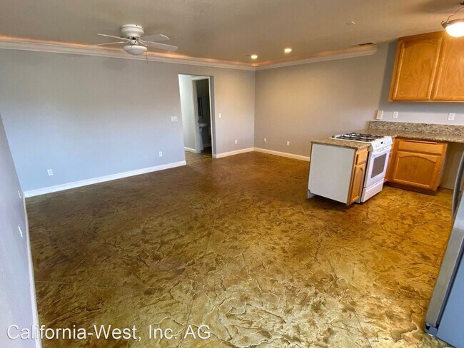 Building Photo - 3 br, 2.5 bath House - 555 Orchard Rd #D
