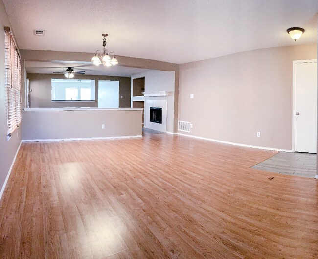 Foto del edificio - 2552 Tan Oak Dr