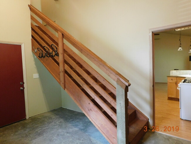 Building Photo - Gated 1 Bedroom Apartment