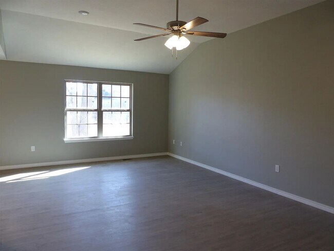 Foto del edificio - 3 Bedroom Ozark Home Available! Great Neighborhood!