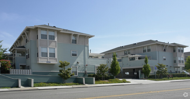 Foto del edificio - Foothill Family Apartments