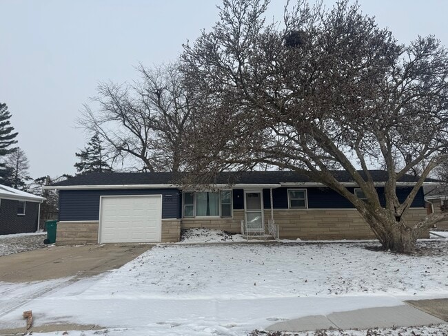 Building Photo - 2305 Mayfield Ave