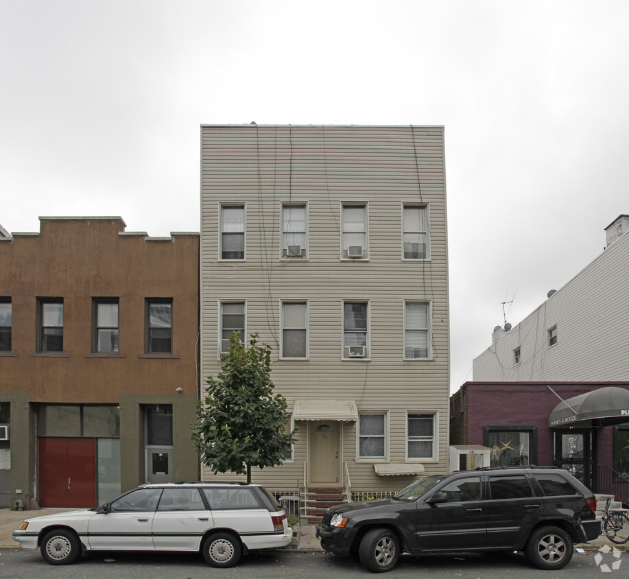 Building Photo - 30 Richardson St