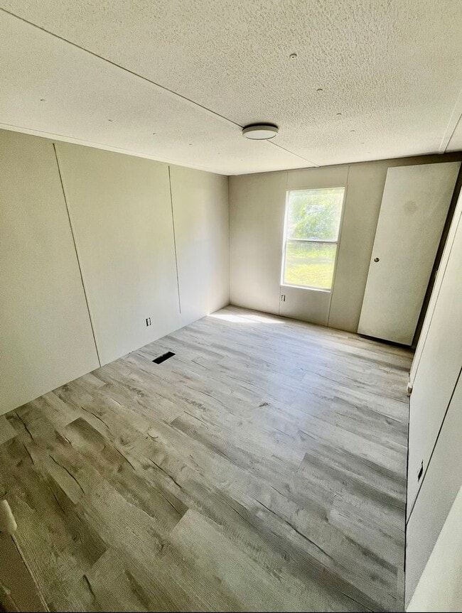 Building Photo - 3 BED/2 BATH MOBILE HOME UNDER RENO