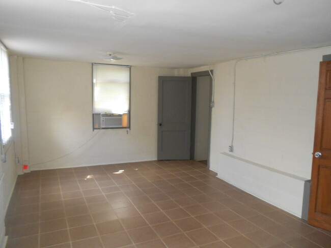 Foto del edificio - One Bedroom Apartment