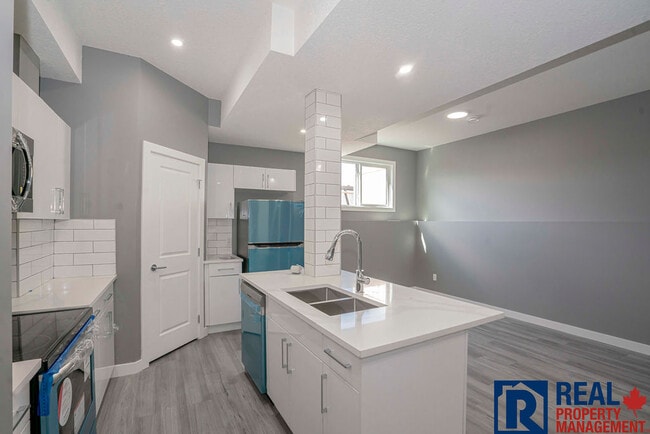 Building Photo - 9059 80 Ave