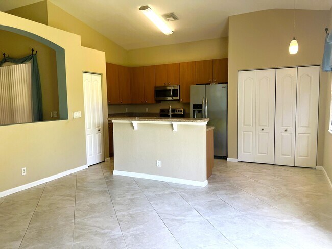 Foto del edificio - 6120 Spring Lake Terrace