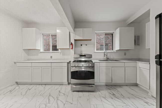 Foto del edificio - 17614 Roselawn St