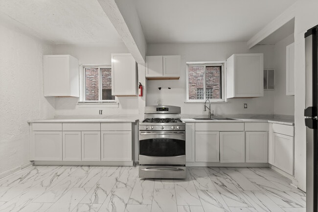 Building Photo - 17614 Roselawn St