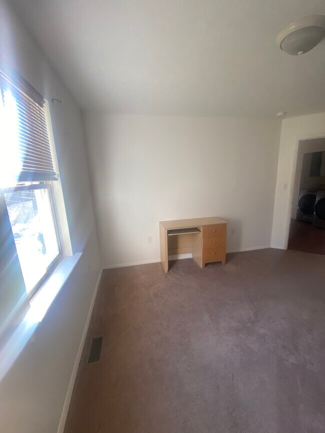 Building Photo - 146 Lorentz St