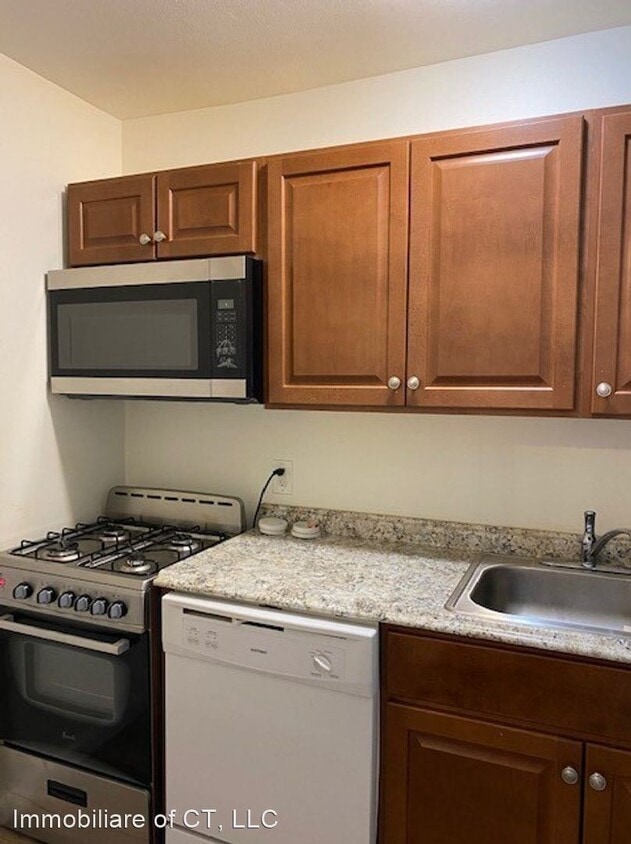 Building Photo - 124-126 Biruta St
