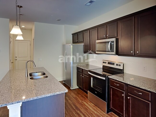 Building Photo - 3017 Lucky Ln