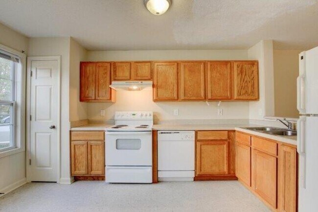 Foto del edificio - 299-E3 Raleigh Drive