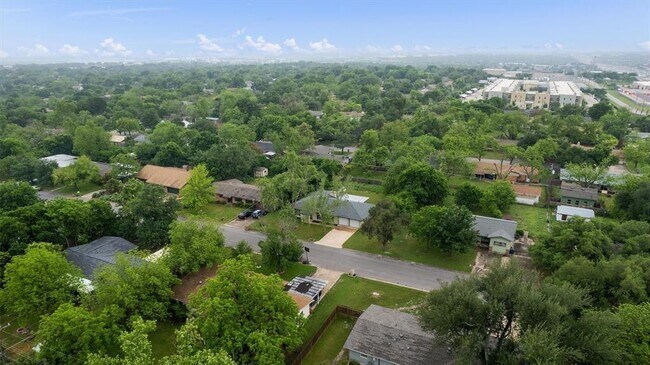 Foto del edificio - 811 Salem Ln