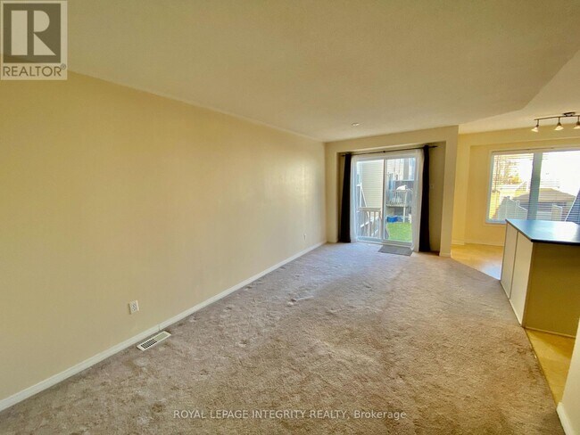 Building Photo - 137 Freeport Dr