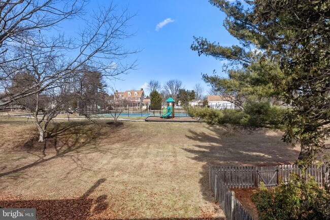 Foto del edificio - 562 Atwood Ct