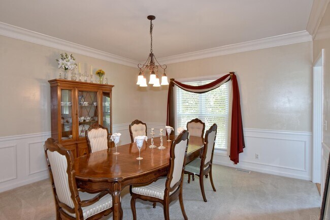 Building Photo - 1999 Willow Lake Dr