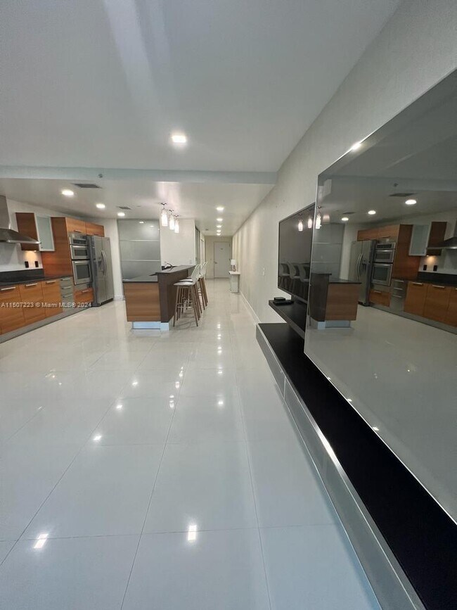 Foto del edificio - 2950 NE 188th St