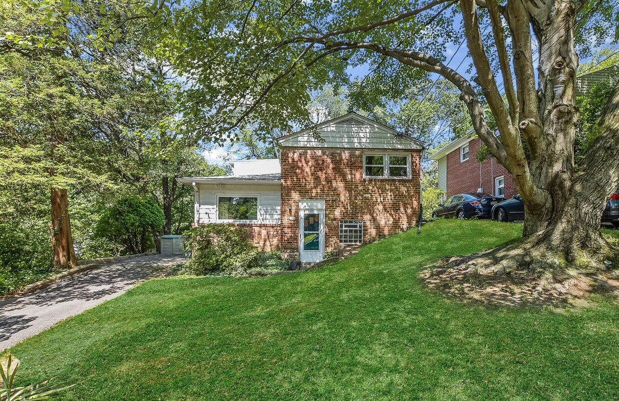 Primary Photo - 3 Bed 2 Bath - Takoma Park Split Level - 1...