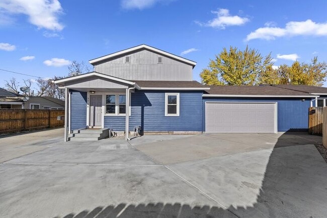 Building Photo - 3718 Custer Dr