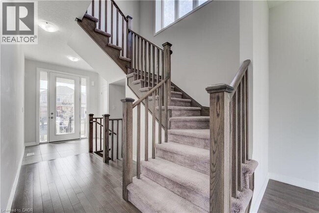 Building Photo - 104 Blacklock St