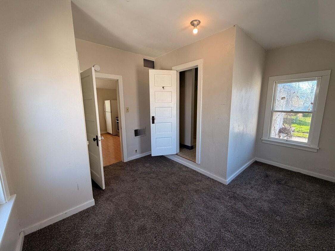 Building Photo - 207 K St