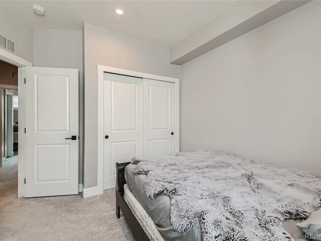 Foto del edificio - 1284 Stuart St
