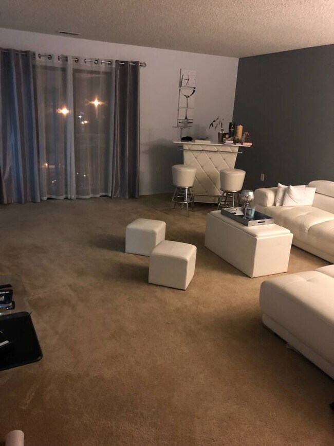 Living area - 1508 Edison Glen Ter