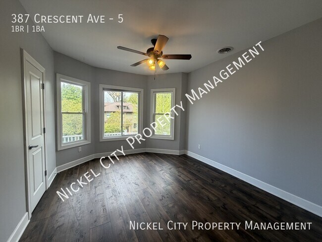 Foto del edificio - 387 Crescent Ave