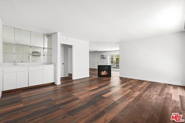 Foto del edificio - 837 N W Knoll Dr