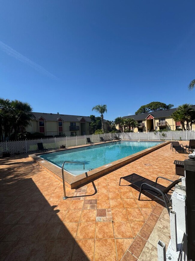 Building Photo - Spacious Ground-Floor 2-Bed/2-Bath Condo in Gated Community!