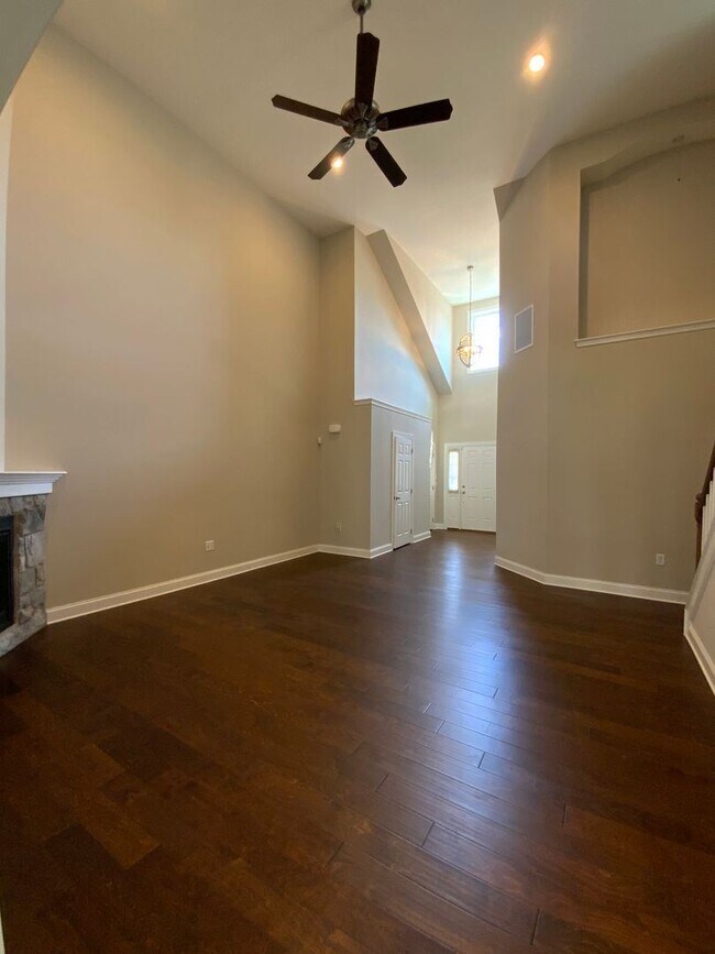 Building Photo - 3 br, 2.5 bath House - 1365 WORTHINGTON DR