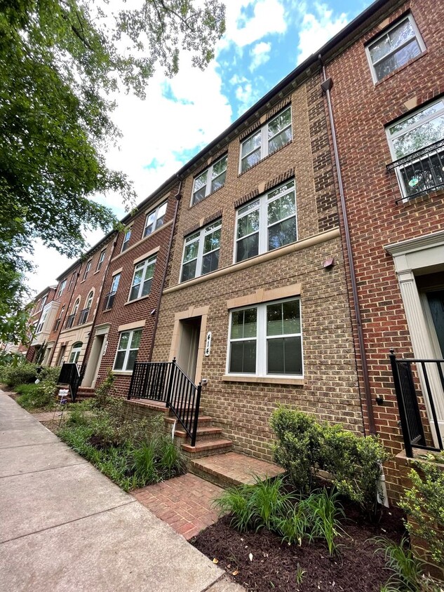 Foto principal - Beautiful 4 Bedroom Townhome in Gaithersburg!